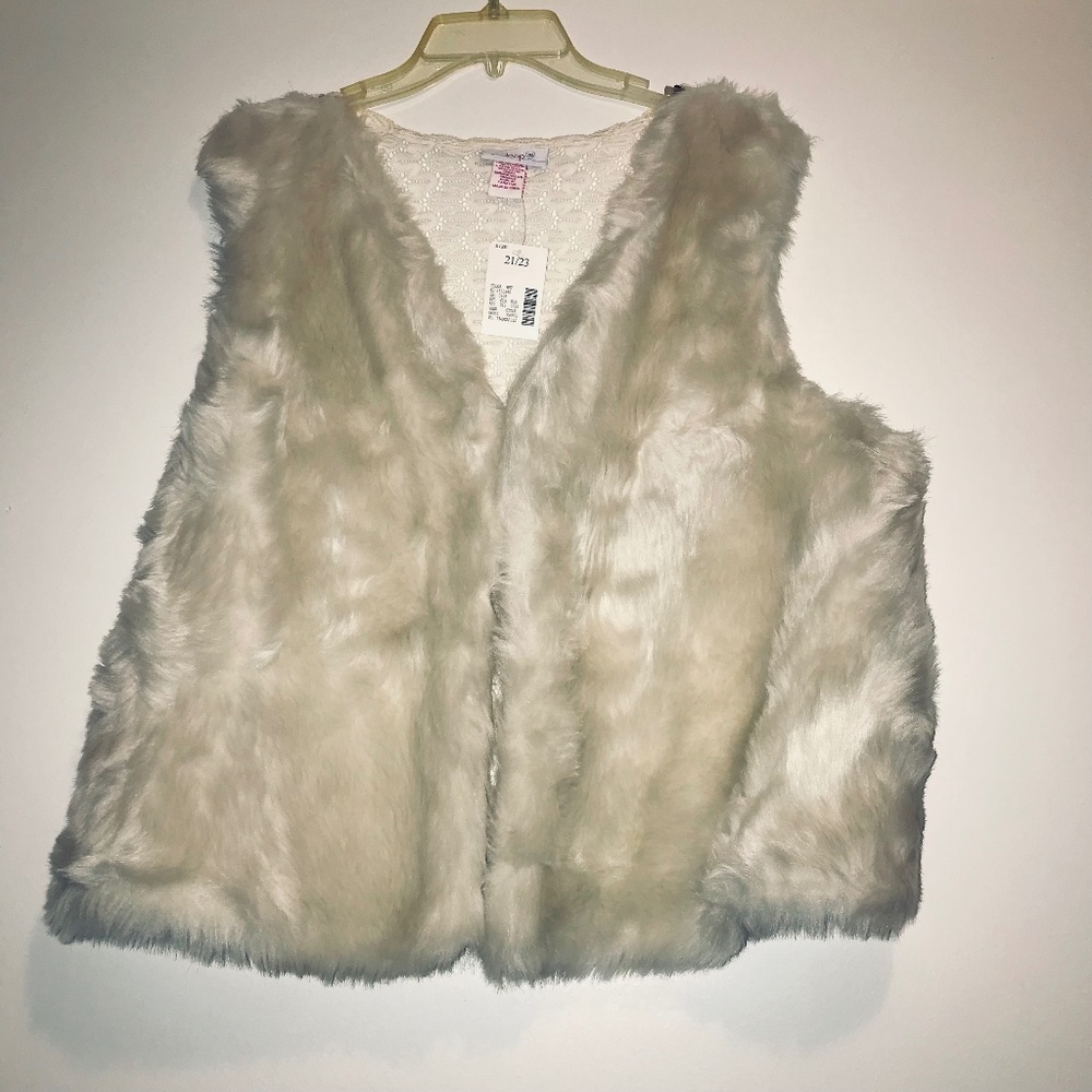 New Loop 18 Vintage Y2K Faux Fur Cozy White/Cream Vest w/Crochet Detail Size 2X